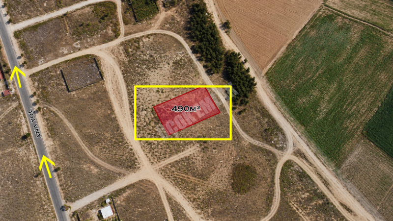 AFYON ÜÇOK EMLAKTAN SÜLÜMENLİ KASABASINDA 490M² SATILIK ARSA 