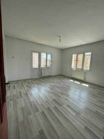 GÜVENAY - ÇORUM KALE MAH. SALI PAZARI CİVARI 3+1 KİRALIK DAİRE