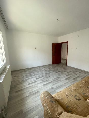 GÜVENAY - ÇORUM KALE MAH. SALI PAZARI CİVARI 3+1 KİRALIK DAİRE
