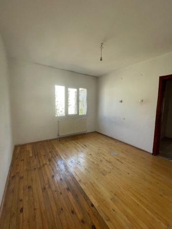 GÜVENAY - ÇORUM KALE MAH. SALI PAZARI CİVARI 3+1 KİRALIK DAİRE
