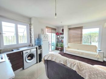 KKTC Girne Merkezde Türk Malı Deniz Manzaralı Satılık 1+1 Eşyalı Penthouse