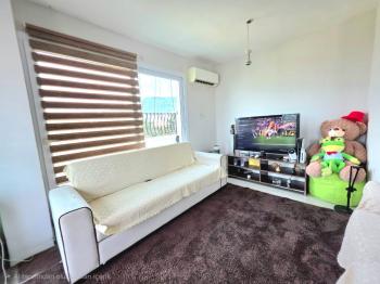 KKTC Girne Merkezde Türk Malı Deniz Manzaralı Satılık 1+1 Eşyalı Penthouse