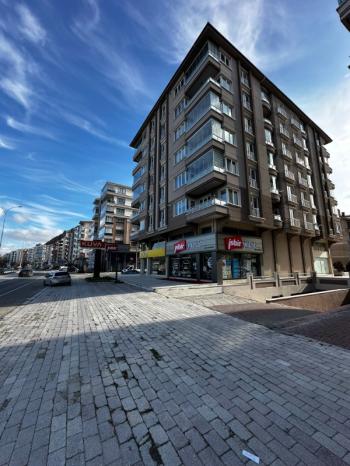 AFYON ÜÇOK EMLAKTAN HATTAT KARAHİSAR MAH 3+1 120M² TEMİZ BAKIMLI KİRALIK DAİRE 