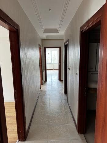 AFYON ÜÇOK EMLAKTAN HATTAT KARAHİSAR MAH 3+1 120M² TEMİZ BAKIMLI KİRALIK DAİRE 