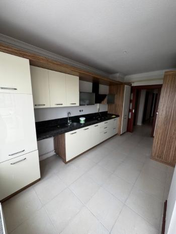 AFYON ÜÇOK EMLAKTAN HATTAT KARAHİSAR MAH 3+1 120M² TEMİZ BAKIMLI KİRALIK DAİRE 