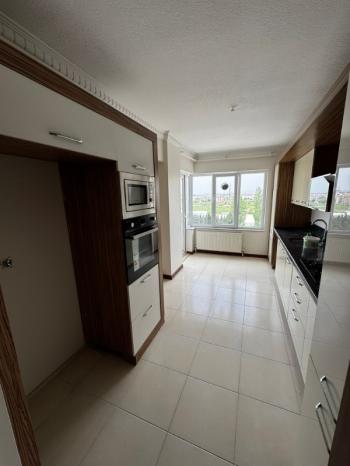 AFYON ÜÇOK EMLAKTAN HATTAT KARAHİSAR MAH 3+1 120M² TEMİZ BAKIMLI KİRALIK DAİRE 
