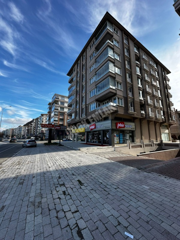 AFYON ÜÇOK EMLAKTAN HATTAT KARAHİSAR MAH 3+1 120M² TEMİZ BAKIMLI KİRALIK DAİRE 