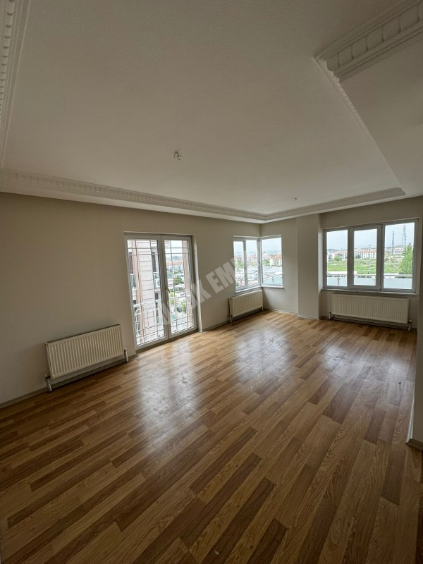 AFYON ÜÇOK EMLAKTAN HATTAT KARAHİSAR MAH 3+1 120M² TEMİZ BAKIMLI KİRALIK DAİRE 