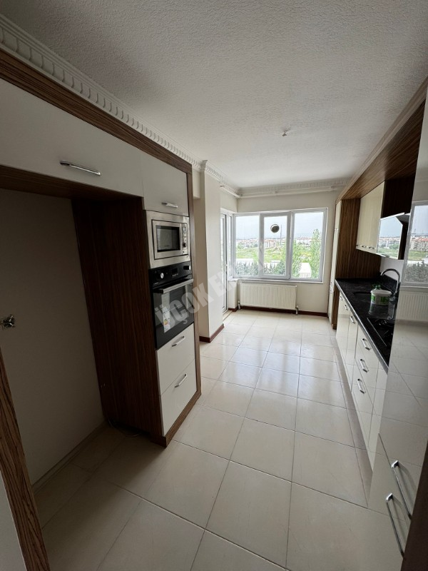 AFYON ÜÇOK EMLAKTAN HATTAT KARAHİSAR MAH 3+1 120M² TEMİZ BAKIMLI KİRALIK DAİRE 