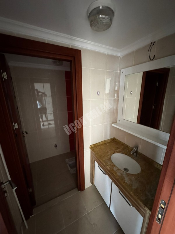 AFYON ÜÇOK EMLAKTAN HATTAT KARAHİSAR MAH 3+1 120M² TEMİZ BAKIMLI KİRALIK DAİRE 