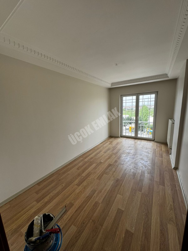 AFYON ÜÇOK EMLAKTAN HATTAT KARAHİSAR MAH 3+1 120M² TEMİZ BAKIMLI KİRALIK DAİRE 