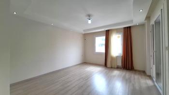 Elmas’tan Akkent’te Nezih Site İçi Merkezi Isıtmalı 2+1