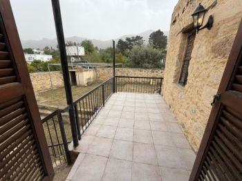 Kıbrıs Girne Ozanköy'de Restorasyona Uygun Tarihi Ev