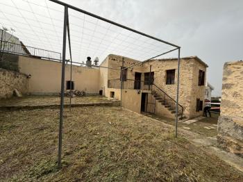 Kıbrıs Girne Ozanköy'de Restorasyona Uygun Tarihi Ev
