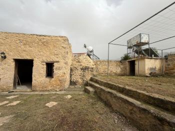 Kıbrıs Girne Ozanköy'de Restorasyona Uygun Tarihi Ev