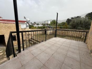 Kıbrıs Girne Ozanköy'de Restorasyona Uygun Tarihi Ev