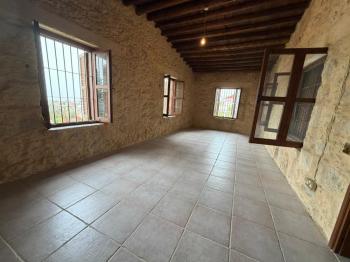 Kıbrıs Girne Ozanköy'de Restorasyona Uygun Tarihi Ev