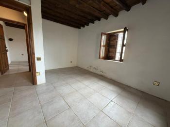 Kıbrıs Girne Ozanköy'de Restorasyona Uygun Tarihi Ev