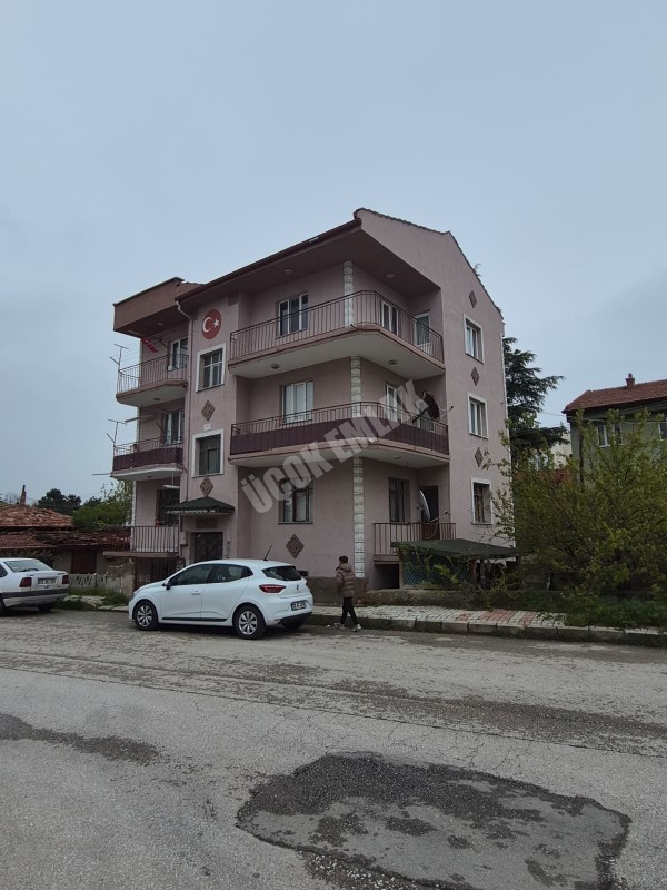 AFYON ÜÇOK EMLAKTAN EŞREFPAŞA MAH 3+1 115M² TEMİZ BAKIMLI SATILIK DAİRE