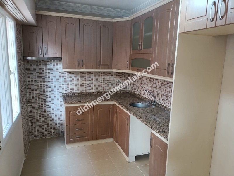 CUMHURİYET MAHALLESİ’NDE KÖŞE KONUM, KATTA TEK 3+1 AYRI MUTFAK SATILIK DAİRE!