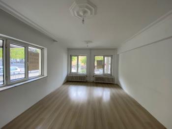Güvenay - Çorum Üçtutlar Mahallesi Atatürk Lisesi Yanında 4+1 Kiralık Daire 