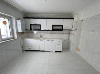 Güvenay - Çorum Üçtutlar Mahallesi Atatürk Lisesi Yanında 4+1 Kiralık Daire 