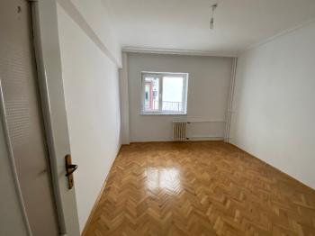 Güvenay - Çorum Üçtutlar Mahallesi Atatürk Lisesi Yanında 4+1 Kiralık Daire 