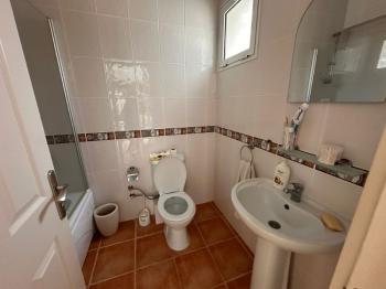 Tatlısu, Mağusa'da Satılık 2+1 Daire – Ful Eşyalı ve Havuzlu Site İçinde!