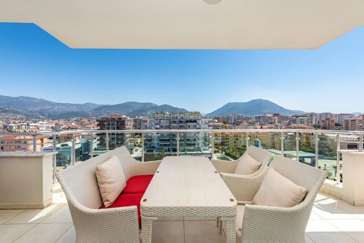 4+1 Penthouse Near Sea Tosmur