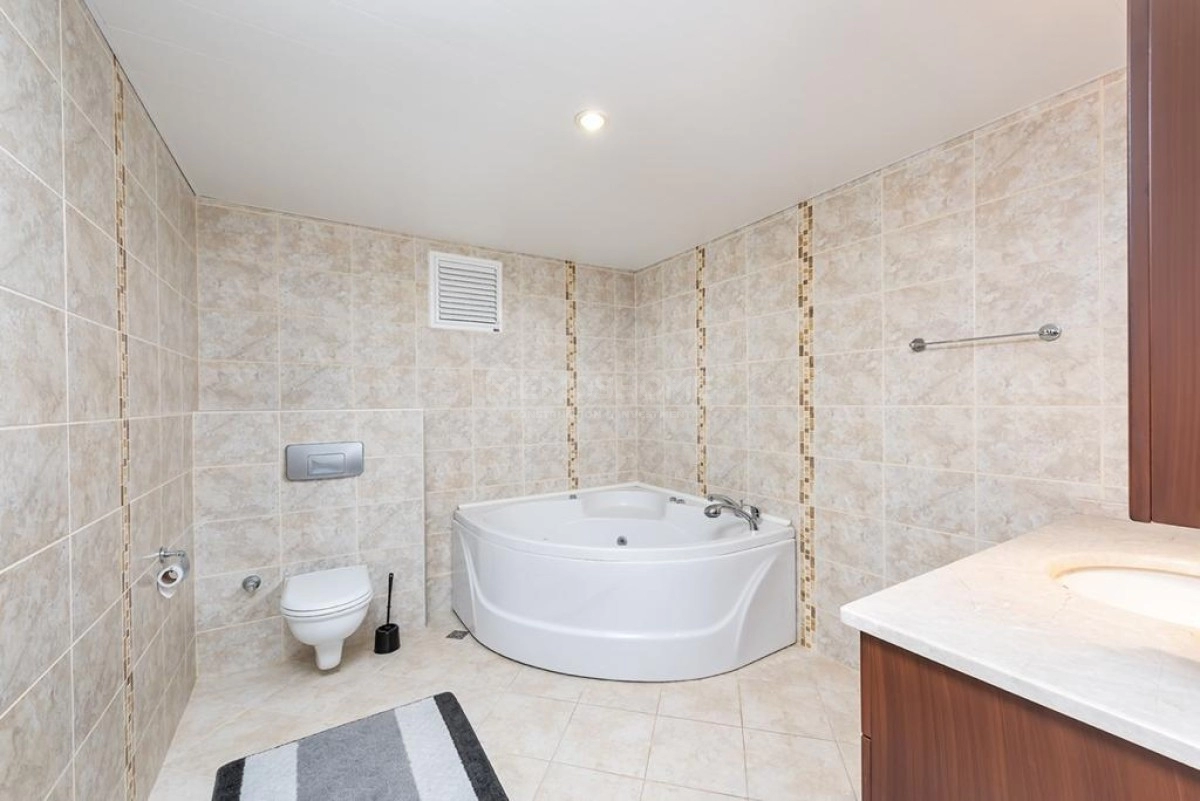 4+1 Penthouse Near Sea Tosmur