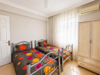 ALTINKUM MAHALLESİ’NDE HAVUZLU SİTE İÇERİSİNDE EŞYALI, 3+1 SATILIK DAİRE! DENİZE YÜRÜME MESAFESİNDE!
