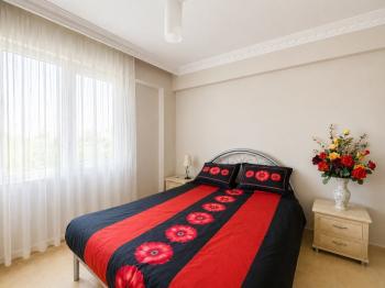 ALTINKUM MAHALLESİ’NDE HAVUZLU SİTE İÇERİSİNDE EŞYALI, 3+1 SATILIK DAİRE! DENİZE YÜRÜME MESAFESİNDE!