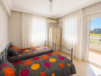 ALTINKUM MAHALLESİ’NDE HAVUZLU SİTE İÇERİSİNDE EŞYALI, 3+1 SATILIK DAİRE! DENİZE YÜRÜME MESAFESİNDE!