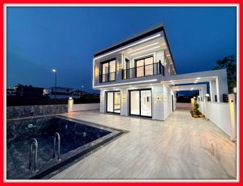 Didim'de Satılık 300 M2 Arsa Üzerinde 4+1 Villa
