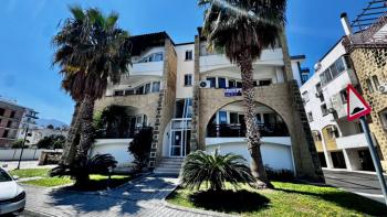 KKTC Girne Merkezde Patara Sitesinde Ortak Yüzme Havuzlu Satılık 1+1 Daire