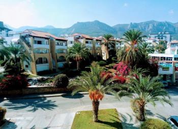 KKTC Girne Merkezde Patara Sitesinde Ortak Yüzme Havuzlu Satılık 1+1 Daire