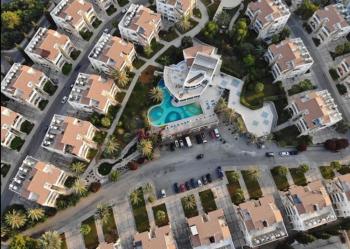 KKTC Girne Merkezde Patara Sitesinde Ortak Yüzme Havuzlu Satılık 1+1 Daire