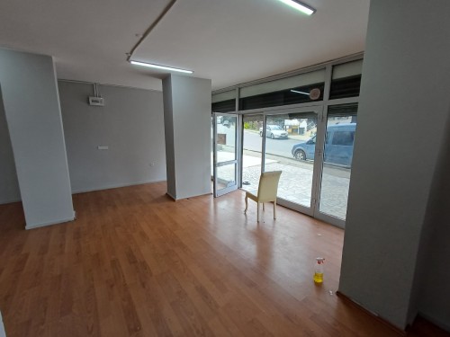 Yeşilpınar İsfanbul Avm'ye Yakın 100 m2 Düz Giriş Kiralık İşyeri