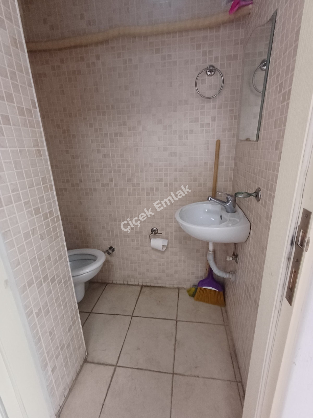 Yeşilpınar Özlem Çarşısına Yakın 140 m2 Kiralık İşyeri