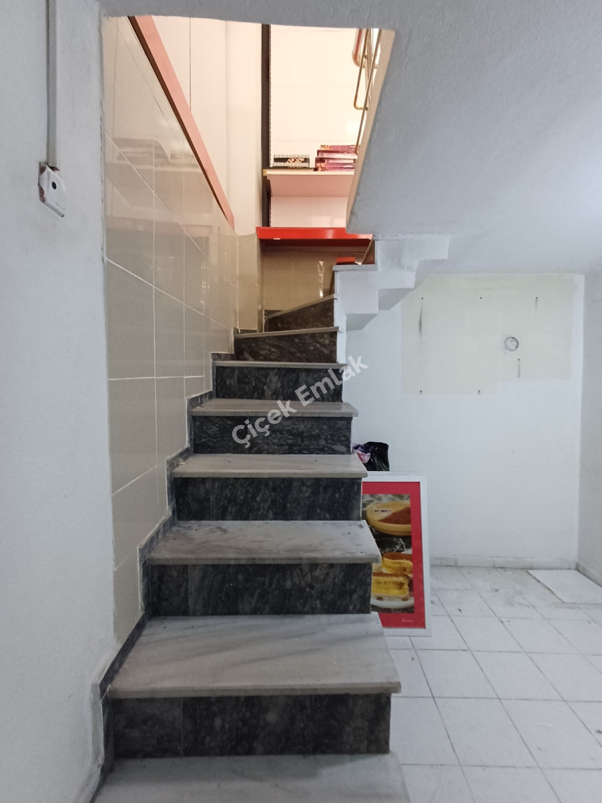 Yeşilpınar Özlem Çarşısına Yakın 140 m2 Kiralık İşyeri