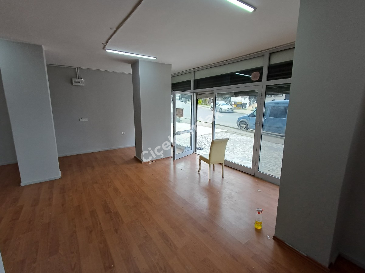 Yeşilpınar İsfanbul Avm'ye Yakın 100 m2 Düz Giriş Kiralık İşyeri