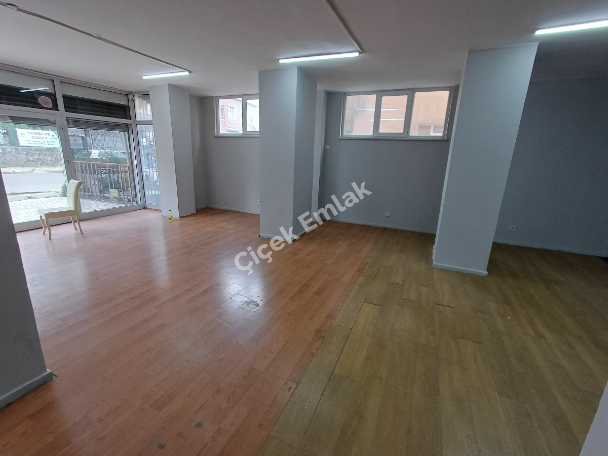 Yeşilpınar İsfanbul Avm'ye Yakın 100 m2 Düz Giriş Kiralık İşyeri