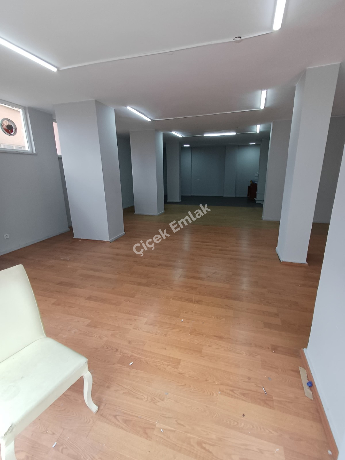 Yeşilpınar İsfanbul Avm'ye Yakın 100 m2 Düz Giriş Kiralık İşyeri