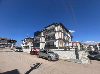 AFYON ÜÇOK EMLAKTAN KANLICA MAH 3+1 110M² SIFIR AYARINDA TEMİZ BAKIMLI KİRALIK DAİRE 