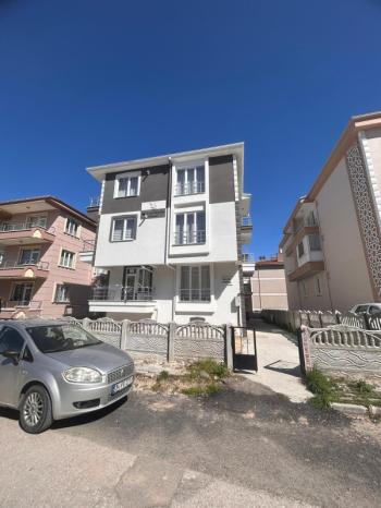 AFYTON ÜÇOK EMLAKTAN FATİH MAH SIFIR AYARINDA 2+1 80M² KİRALIK DAİRE