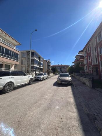 AFYTON ÜÇOK EMLAKTAN FATİH MAH SIFIR AYARINDA 2+1 80M² KİRALIK DAİRE
