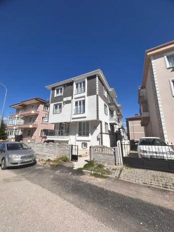AFYTON ÜÇOK EMLAKTAN FATİH MAH SIFIR AYARINDA 2+1 80M² KİRALIK DAİRE