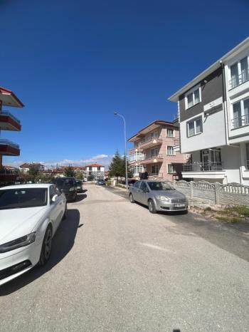 AFYTON ÜÇOK EMLAKTAN FATİH MAH SIFIR AYARINDA 2+1 80M² KİRALIK DAİRE