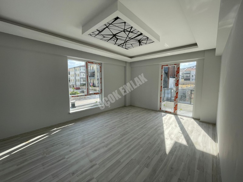 AFYON ÜÇOK EMLAKTAN KANLICA MAH 3+1 110M² SIFIR AYARINDA TEMİZ BAKIMLI KİRALIK DAİRE 
