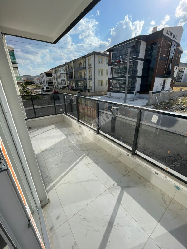 AFYON ÜÇOK EMLAKTAN KANLICA MAH 3+1 110M² SIFIR AYARINDA TEMİZ BAKIMLI KİRALIK DAİRE 
